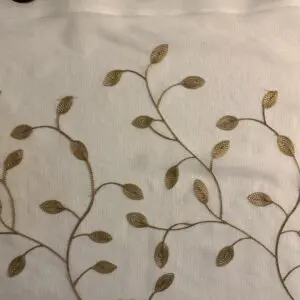 Set 2 Cortinas de Velo Bordado D-3 con Argollas 1,40 x 2,20 mts